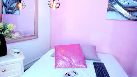 Emma  online show from November 25, 2025, 7:36 pm