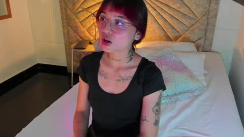           online show from April 4, 2026, 7:22 pm