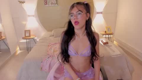 Snapshot of emmahale_ chatting on February 5, 2025, 12:06 pm Emma online show from February 5, 2025, 12:06 pm