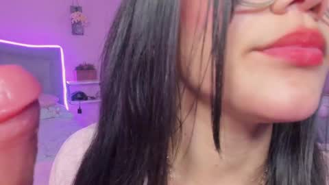 Snapshot of emmahale_ chatting on February 11, 2025, 12:05 pm Emma online show from February 11, 2025, 12:05 pm