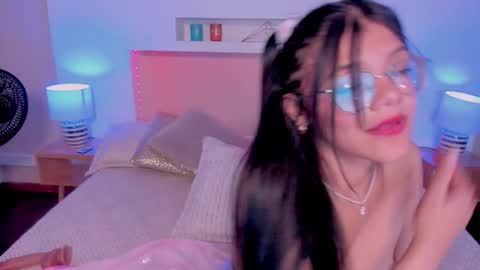 Snapshot of emmahale_ chatting on February 22, 2025, 7:01 am Emma online show from February 22, 2025, 7:01 am