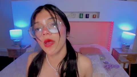 Snapshot of emmahale_ chatting on February 27, 2025, 7:01 am Emma online show from February 27, 2025, 7:01 am