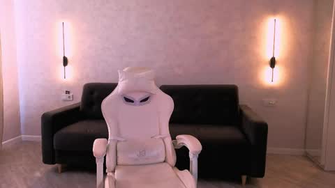 Snapshot of emmakeam_ chatting on April 3, 2026, 6:22 am Emma online show from April 3, 2026, 6:22 am