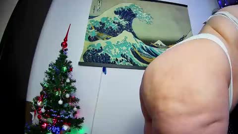 Snapshot of emmakros chatting on December 20, 2024, 10:16 am emmakros online show from December 20, 2024, 10:16 am