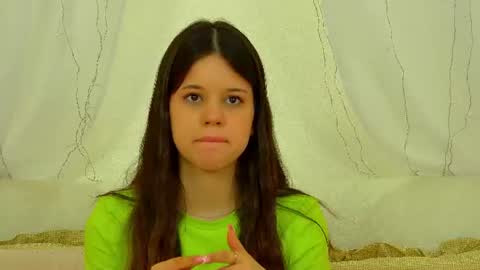Snapshot of emmalandau chatting on June 23, 2026, 11:19 am Emma online show from June 23, 2026, 11:19 am