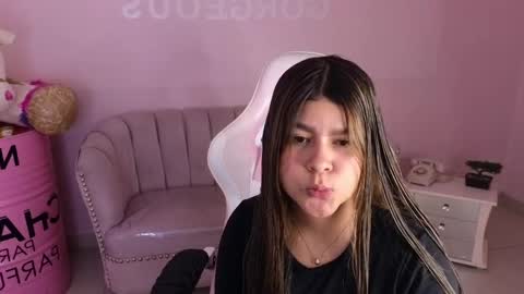 Snapshot of emmalee_a chatting on February 19, 2025, 10:34 am Emma online show from February 19, 2025, 10:34 am