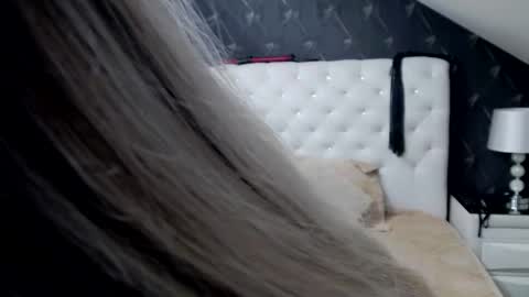 Emma Mavis online show from November 3, 2025, 5:42 am