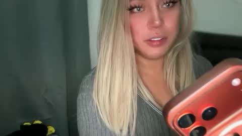 YourDreamGirl Emma  online show from April 1, 2026, 1:41 pm