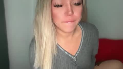 YourDreamGirl Emma  online show from April 3, 2026, 8:18 pm