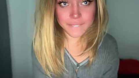 YourDreamGirl Emma  online show from April 5, 2026, 8:28 pm