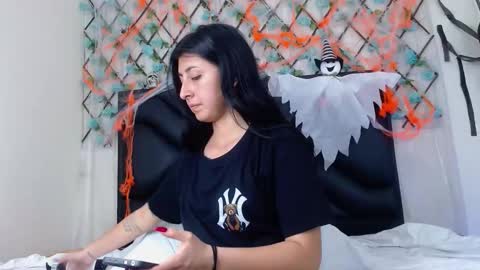  Emma  online show from November 1, 2025, 11:18 pm