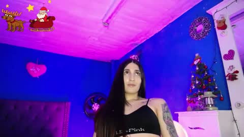 Snapshot of emmaxx7 chatting on December 16, 2024, 11:07 pm Emma online show from December 16, 2024, 11:07 pm