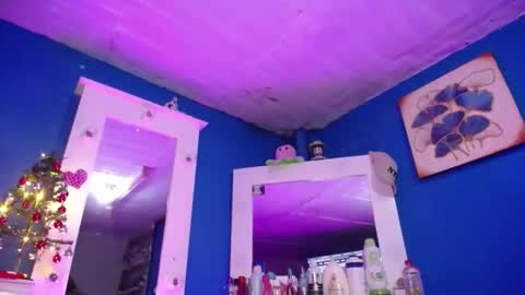 Snapshot of emmaxx7 chatting on December 2, 2025, 8:48 pm Emma online show from December 2, 2025, 8:48 pm