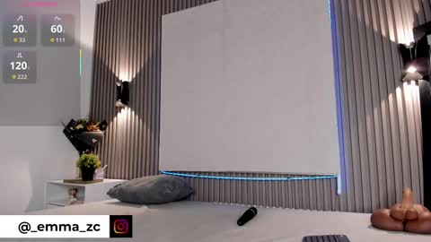 emmazc_ online show from November 25, 2025, 8:20 pm