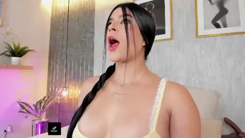 Snapshot of emmazc_ chatting on June 23, 2026, 8:18 pm emmazc_ online show from June 23, 2026, 8:18 pm