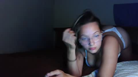 Snapshot of emme2552 chatting on July 27, 2026, 12:28 am emme2552 online show from July 27, 2026, 12:28 am