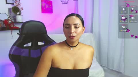 Snapshot of emmi_cam chatting on April 27, 2026, 1:09 pm Emmi Cam online show from April 27, 2026, 1:09 pm