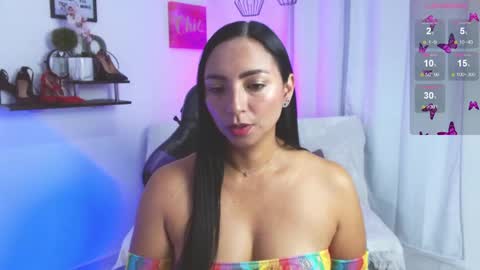 Snapshot of emmi_cam chatting on May 8, 2026, 1:05 pm Emmi Cam online show from May 8, 2026, 1:05 pm