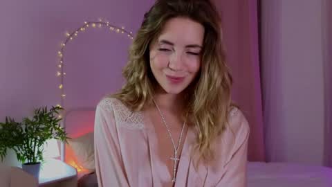 Snapshot of emmi_rosee chatting on December 5, 2024, 1:49 pm Miss Emmi online show from December 5, 2024, 1:49 pm