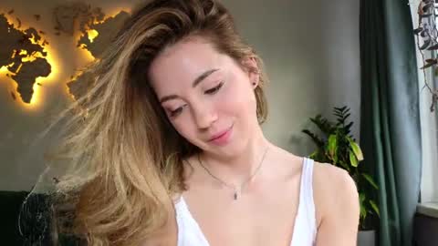 Snapshot of emmi_rosee chatting on March 23, 2026, 7:34 am Miss Emmi online show from March 23, 2026, 7:34 am