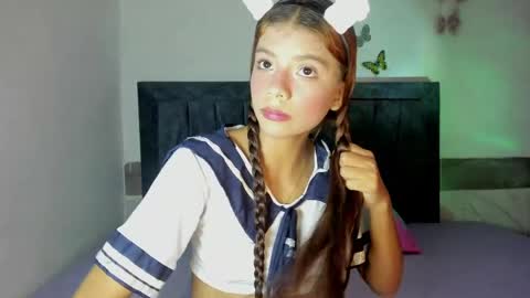Snapshot of emmie_bunny chatting on April 2, 2026, 9:45 pm Emmie online show from April 2, 2026, 9:45 pm