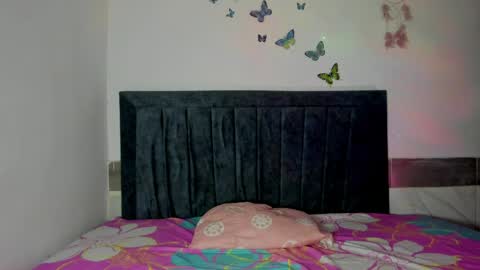 Snapshot of emmie_bunny chatting on April 14, 2026, 11:00 pm Emmie online show from April 14, 2026, 11:00 pm