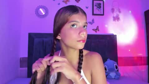 Snapshot of emmie_bunny chatting on April 18, 2026, 11:27 pm Emmie online show from April 18, 2026, 11:27 pm