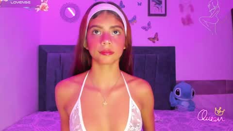 Snapshot of emmie_bunny chatting on April 23, 2026, 10:12 pm Emmie online show from April 23, 2026, 10:12 pm