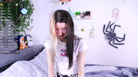 emmie_everly online show from December 16, 2025, 11:59 am