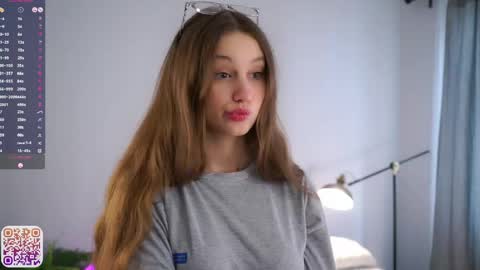 Snapshot of emmiemurray chatting on May 28, 2026, 11:29 am Aurora online show from May 28, 2026, 11:29 am