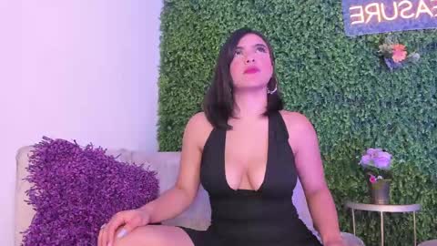 Snapshot of emmiily_z chatting on March 3, 2025, 3:30 am Emmiily online show from March 3, 2025, 3:30 am