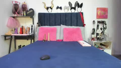 Snapshot of emmily_giraldo chatting on July 8, 2026, 12:42 pm online show from July 8, 2026, 12:42 pm
