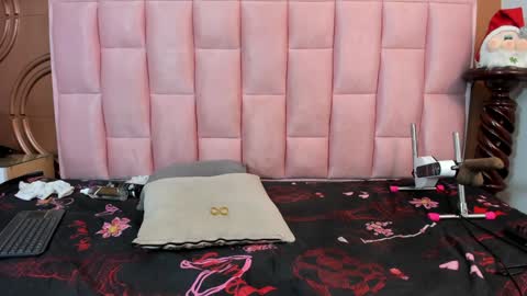 Snapshot of emmily_keller chatting on December 6, 2024, 2:38 pm Emmily keller online show from December 6, 2024, 2:38 pm