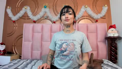 Snapshot of emmily_keller chatting on January 3, 2025, 1:25 pm Emmily keller online show from January 3, 2025, 1:25 pm