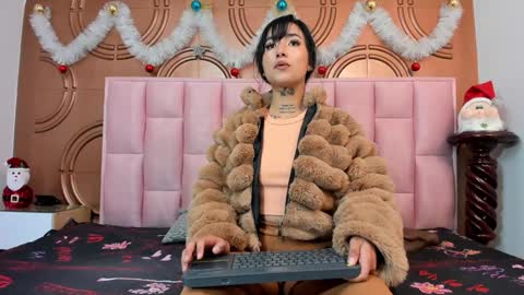 Snapshot of emmily_keller chatting on January 6, 2025, 1:41 pm Emmily keller online show from January 6, 2025, 1:41 pm