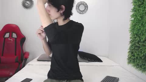 Snapshot of emmo_boy chatting on November 4, 2025, 12:48 pm SERGIO online show from November 4, 2025, 12:48 pm