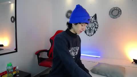 Snapshot of emmo_boy chatting on December 17, 2025, 12:33 pm SERGIO online show from December 17, 2025, 12:33 pm