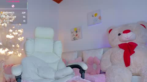 Snapshot of emmy_candy_18 chatting on July 2, 2026, 3:23 am Emmy online show from July 2, 2026, 3:23 am
