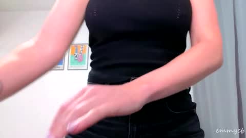 Em online show from September 19, 2025, 7:36 pm