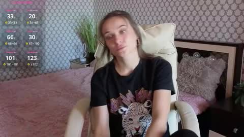 Snapshot of emmyskyy chatting on September 22, 2025, 9:11 am Emma online show from September 22, 2025, 9:11 am