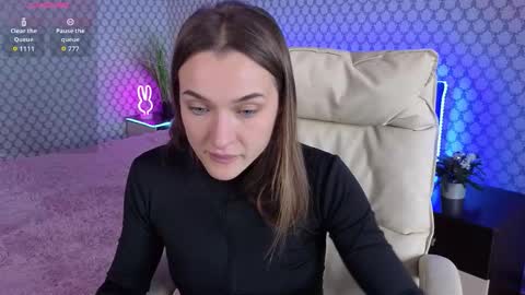 Snapshot of emmyskyy chatting on October 4, 2025, 9:29 am Emma online show from October 4, 2025, 9:29 am