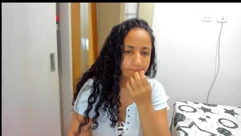 Snapshot of emperatriztapia chatting on February 2, 2026, 12:31 am emperatriztapia online show from February 2, 2026, 12:31 am