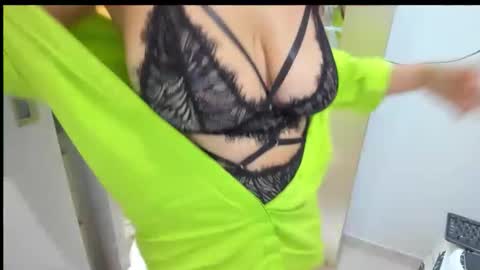 Snapshot of emperatriztapia chatting on February 13, 2026, 12:50 am emperatriztapia online show from February 13, 2026, 12:50 am