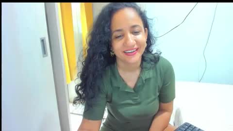 Snapshot of emperatriztapia chatting on February 28, 2026, 12:44 am emperatriztapia online show from February 28, 2026, 12:44 am