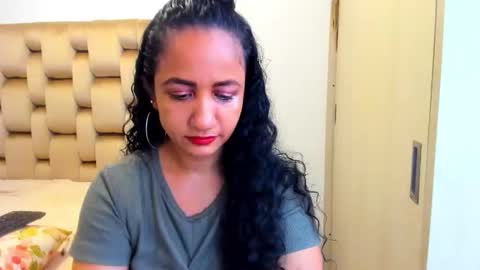 Snapshot of emperatriztapia chatting on May 17, 2026, 8:49 pm emperatriztapia online show from May 17, 2026, 8:49 pm