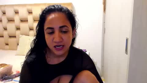 Snapshot of emperatriztapia chatting on May 22, 2026, 12:07 am emperatriztapia online show from May 22, 2026, 12:07 am