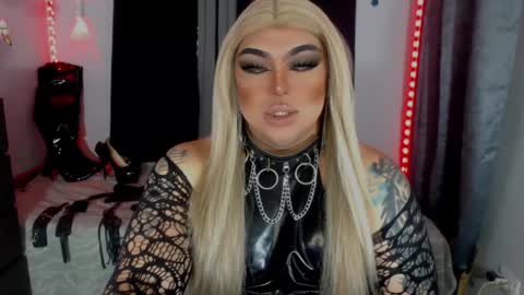 Snapshot of empressmichellexx chatting on March 28, 2026, 11:26 pm Mistress Michelle online show from March 28, 2026, 11:26 pm