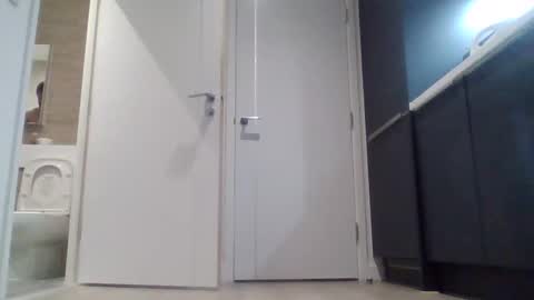 emrys2016833836 online show from November 17, 2025, 10:04 pm