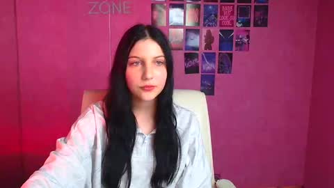Snapshot of emxma chatting on November 13, 2025, 7:57 pm Emma online show from November 13, 2025, 7:57 pm