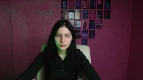 Snapshot of emxma chatting on November 18, 2025, 6:45 pm Emma online show from November 18, 2025, 6:45 pm